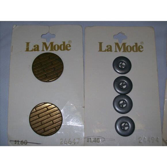 Vintage Buttons Metal Italy LaMode More -091007 - Picture 5 of 6